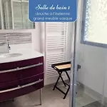Ferienhaus Sherman & Willy Jeep - 2 Maisons De Vacances, 4min A Pied De La - Parking Prive - Wifi Gratuit - Terrasse - Calme Saint-Côme-de-Fresné