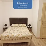Sherman & Willy Jeep - 2 Maisons De Vacances, 4min A Pied De La - Parking Prive - Wifi Gratuit - Terrasse - Calme * Saint-Côme-de-Fresné