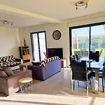 Sherman & Willy Jeep - 2 Maisons De Vacances, 4min A Pied De La - Parking Prive - Wifi Gratuit - Terrasse - Calme Ferienhaus