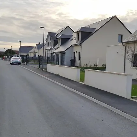 Sherman & Willy Jeep - 2 Maisons De Vacances, 4min A Pied De La - Parking Prive - Wifi Gratuit - Terrasse - Calme Holiday home *