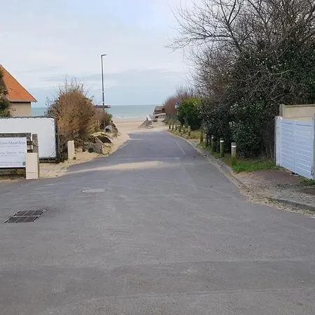 Sherman & Willy Jeep - 2 Maisons De Vacances, 4min A Pied De La - Parking Prive - Wifi Gratuit - Terrasse - Calme Holiday home Saint-Come-de-Fresne