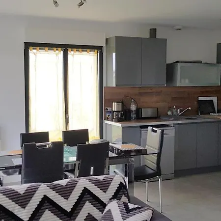 Holiday home Sherman & Willy Jeep - 2 Maisons De Vacances, 4min A Pied De La - Parking Prive - Wifi Gratuit - Terrasse - Calme