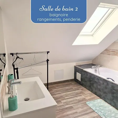 Sherman&willy Jeep - 2 Maisons De Vacances, 4min à Pied De La - Parking Privé - Wifi Gratuit - Terrasse - Calme Casa de Férias Saint-Côme-de-Fresné