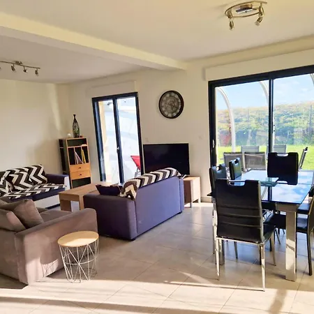 Sherman & Willy Jeep - 2 Maisons De Vacances, 4min A Pied De La - Parking Prive - Wifi Gratuit - Terrasse - Calme Holiday home