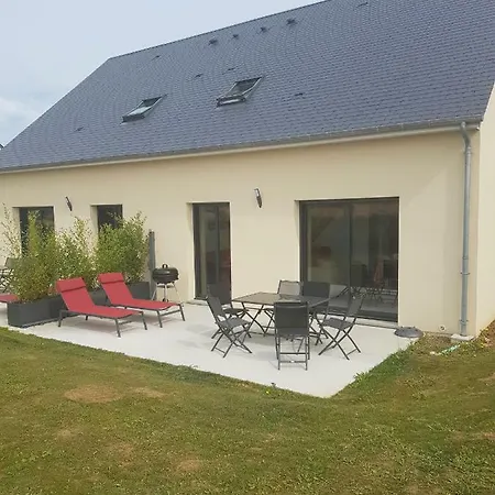 Sherman & Willy Jeep - 2 Maisons De Vacances, 4min A Pied De La - Parking Prive - Wifi Gratuit - Terrasse - Calme Holiday home
