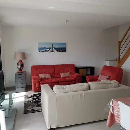 Sherman & Willy Jeep - 2 Maisons De Vacances, 4min A Pied De La - Parking Prive - Wifi Gratuit - Terrasse - Calme Holiday home
