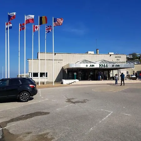 Sherman & Willy Jeep - 2 Maisons De Vacances, 4min A Pied De La - Parking Prive - Wifi Gratuit - Terrasse - Calme Holiday home Saint-Come-de-Fresne