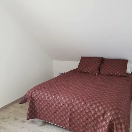 Sherman & Willy Jeep - 2 Maisons De Vacances, 4min A Pied De La - Parking Prive - Wifi Gratuit - Terrasse - Calme Holiday home