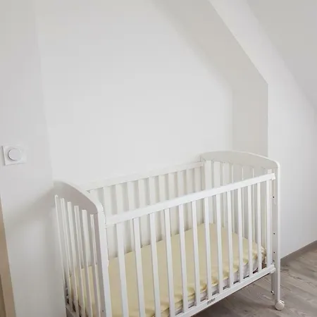 Sherman & Willy Jeep - 2 Maisons De Vacances, 4min A Pied De La - Parking Prive - Wifi Gratuit - Terrasse - Calme Holiday home