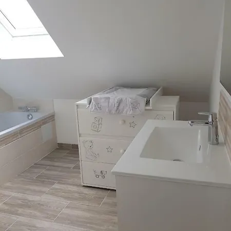Sherman & Willy Jeep - 2 Maisons De Vacances, 4min A Pied De La - Parking Prive - Wifi Gratuit - Terrasse - Calme Saint-Come-de-Fresne